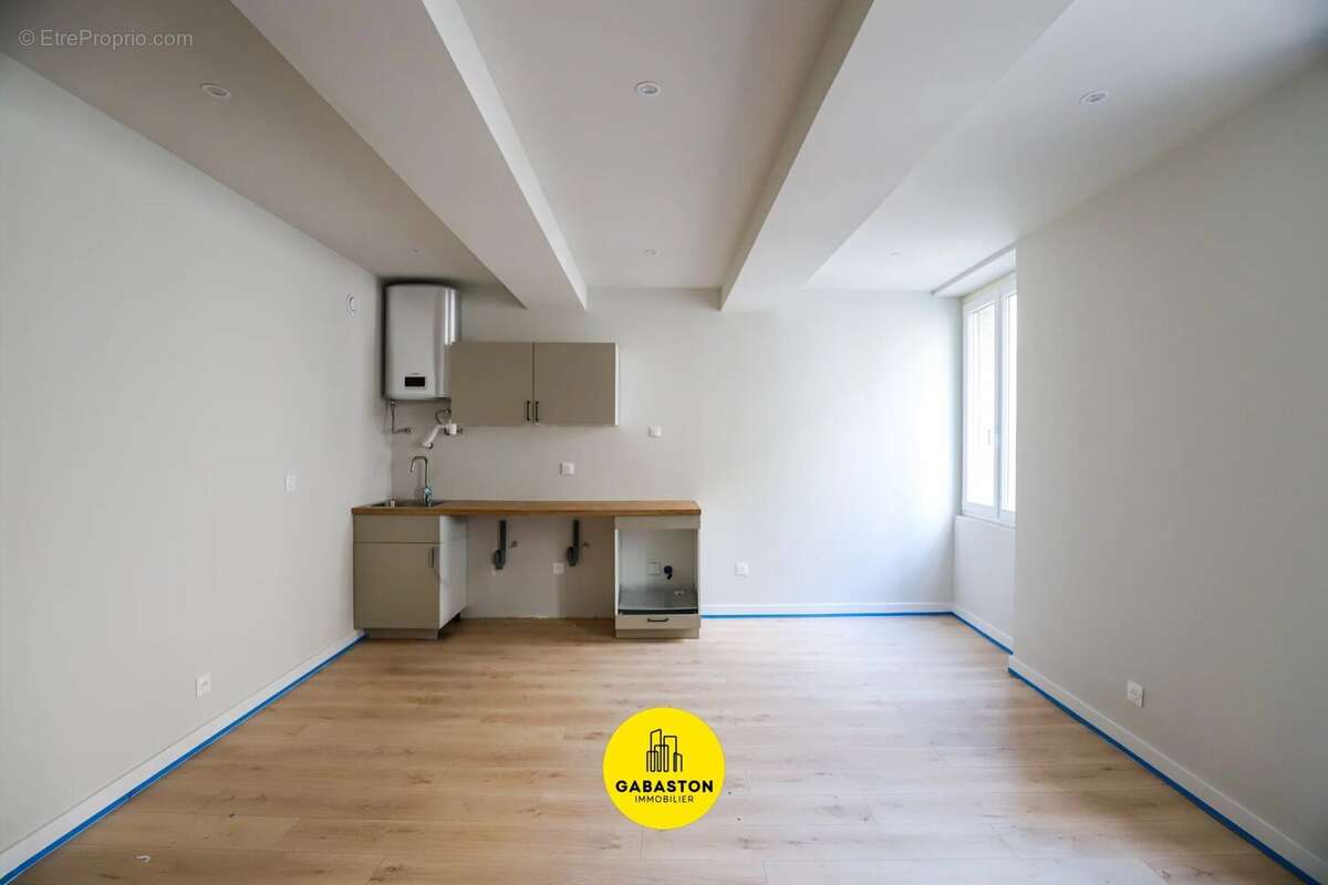 Appartement à MARSEILLE-1E