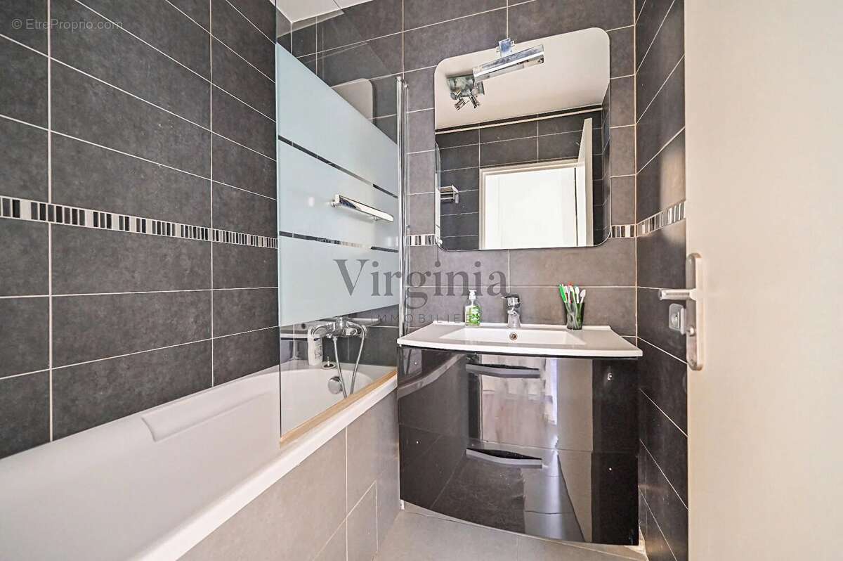Appartement à CHARENTON-LE-PONT