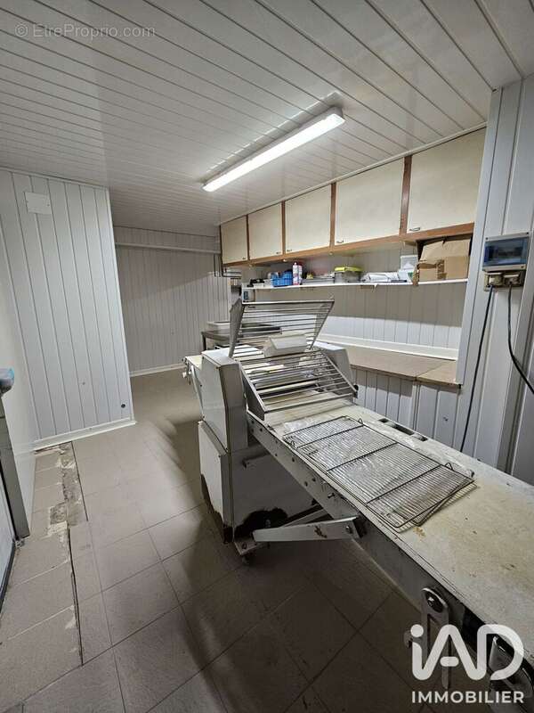 Commerce 157 m² à Riom  - photo 5