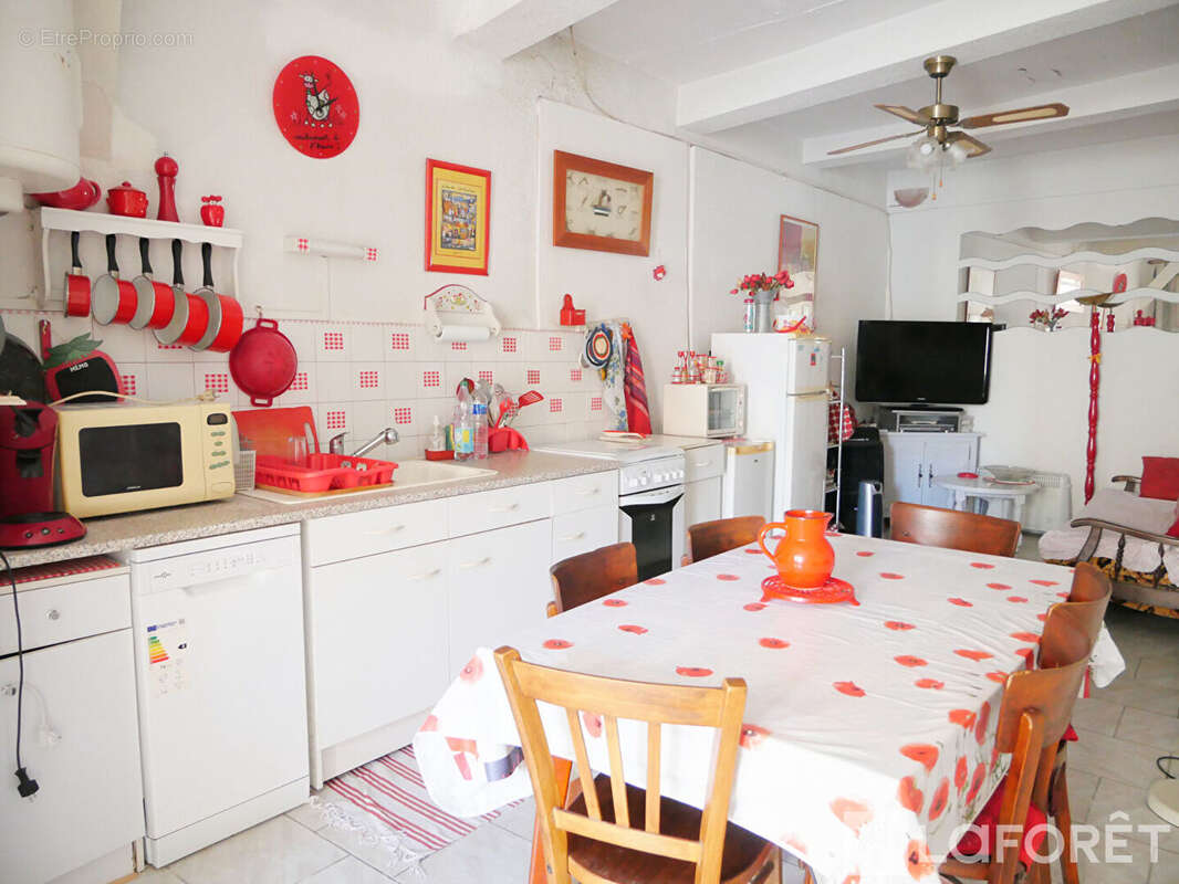 Maison à SAINT-LAURENT-DE-LA-SALANQUE