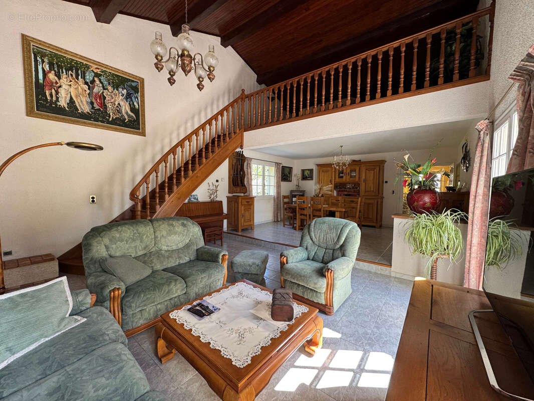 Maison à LAUDUN-L'ARDOISE