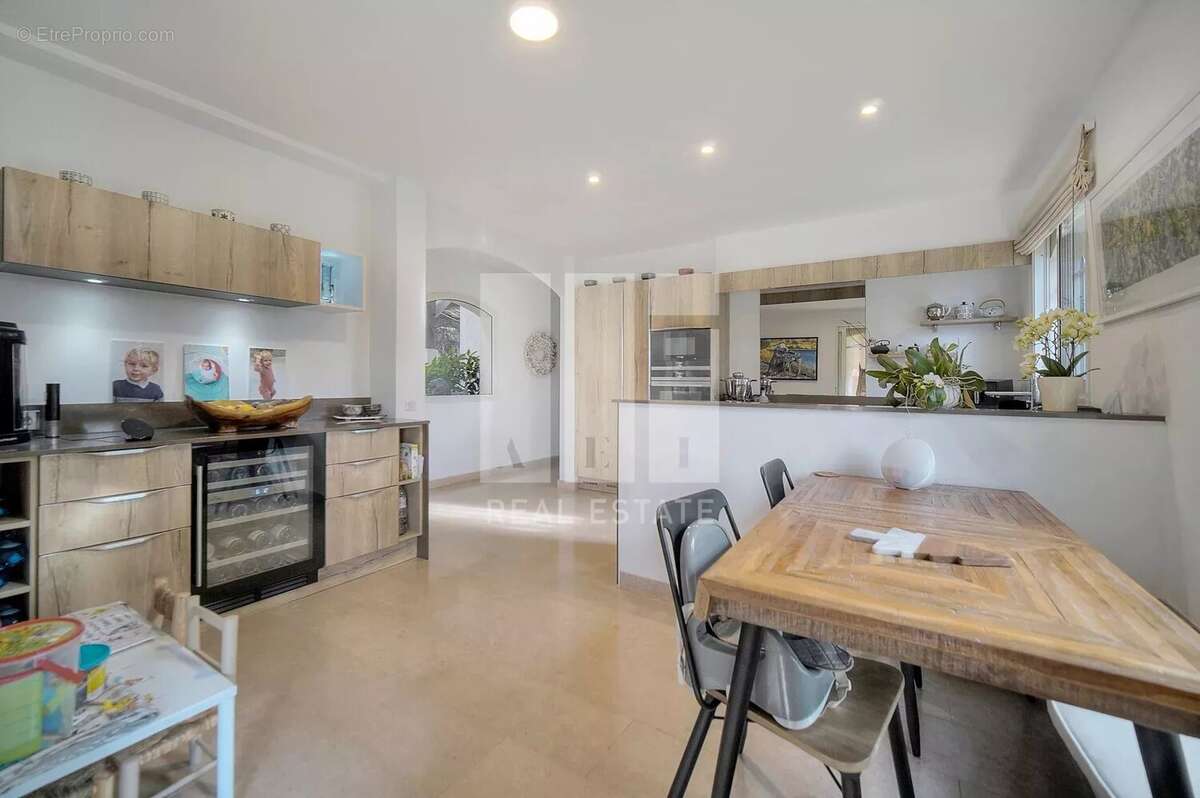 Maison à CHATEAUNEUF-GRASSE