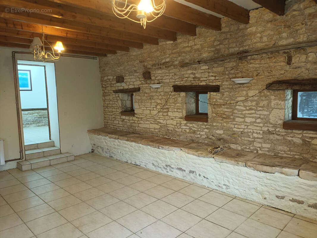 Maison à CHAMPAGNE-LE-SEC