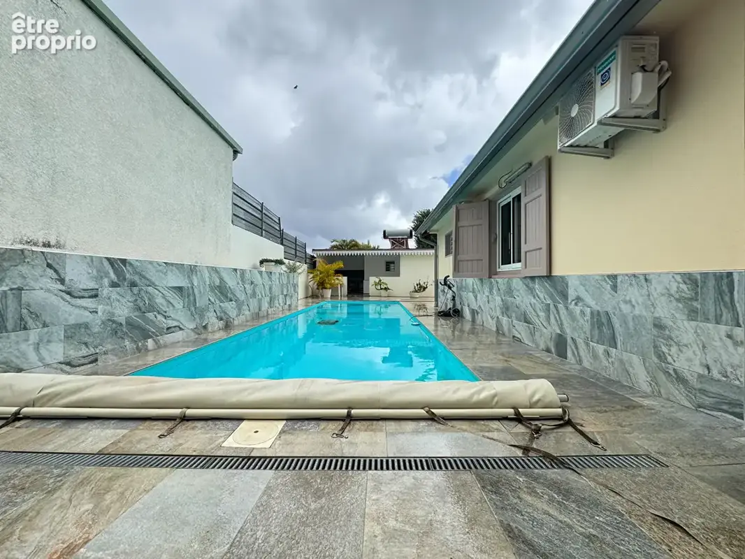 A VENDRE - Sainte-Marie - Maison T4 avec piscine et dépendance implantée sur un terrain de 636 m2 plat et cloturé - photo 2