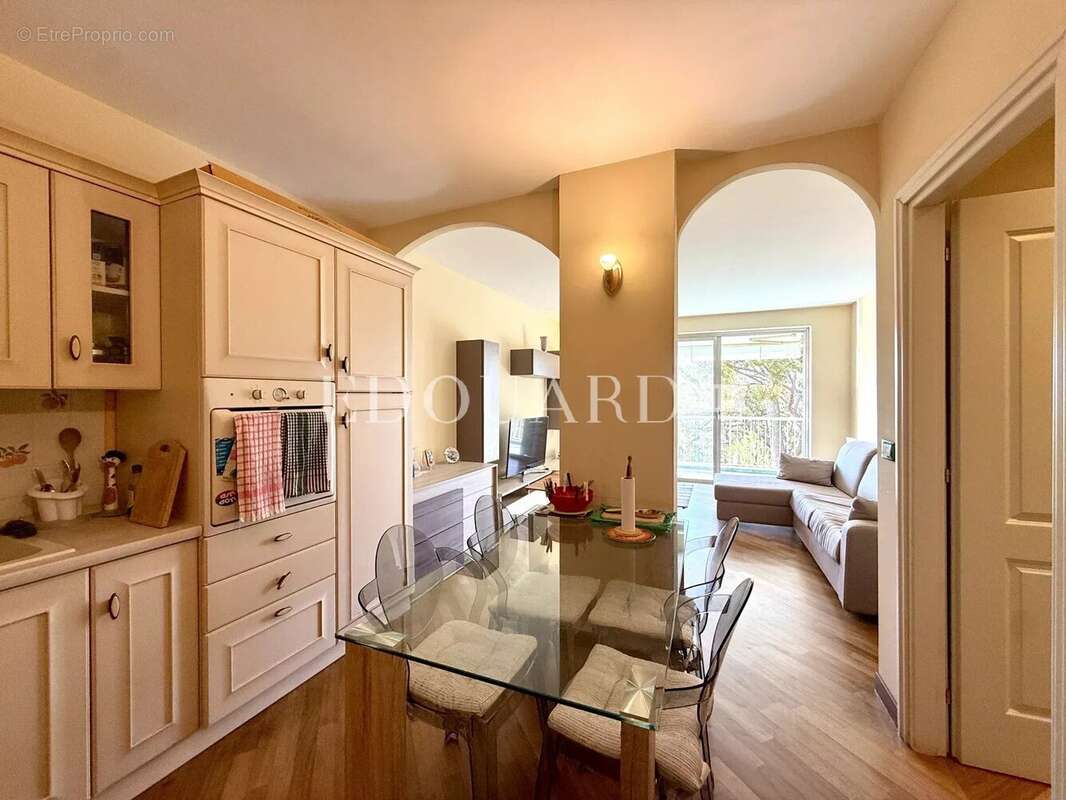 Appartement à ROQUEBRUNE-CAP-MARTIN