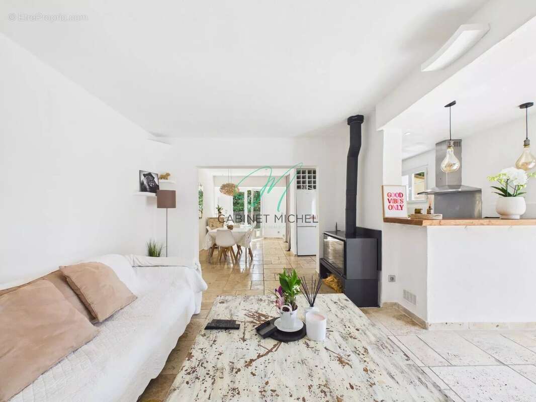 Maison à ROQUEFORT-LES-PINS