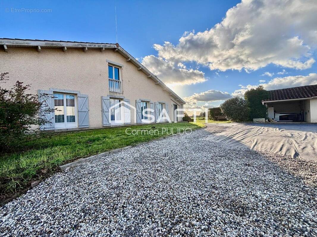 Photo 1 - Maison à MOULIETS-ET-VILLEMARTIN