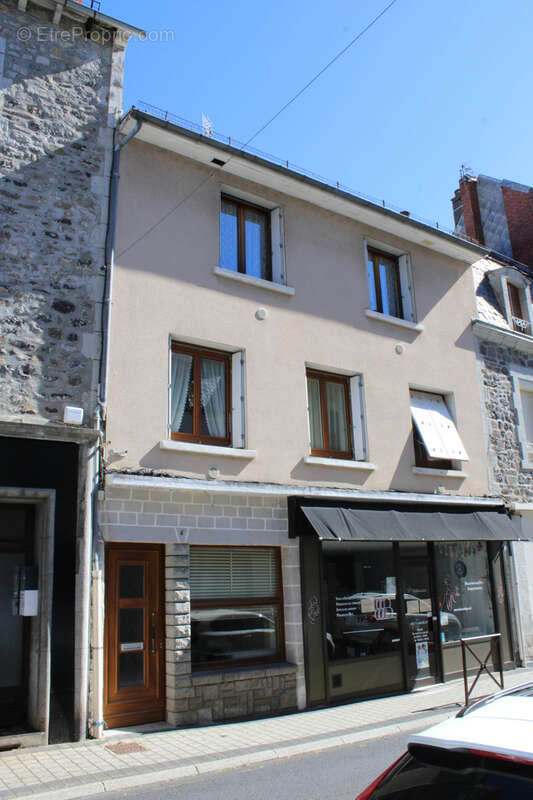 Maison à RIOM-ES-MONTAGNES