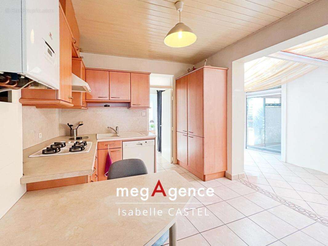 Maison Sablaise pleine de charme avec jardin et garage ! - photo 5