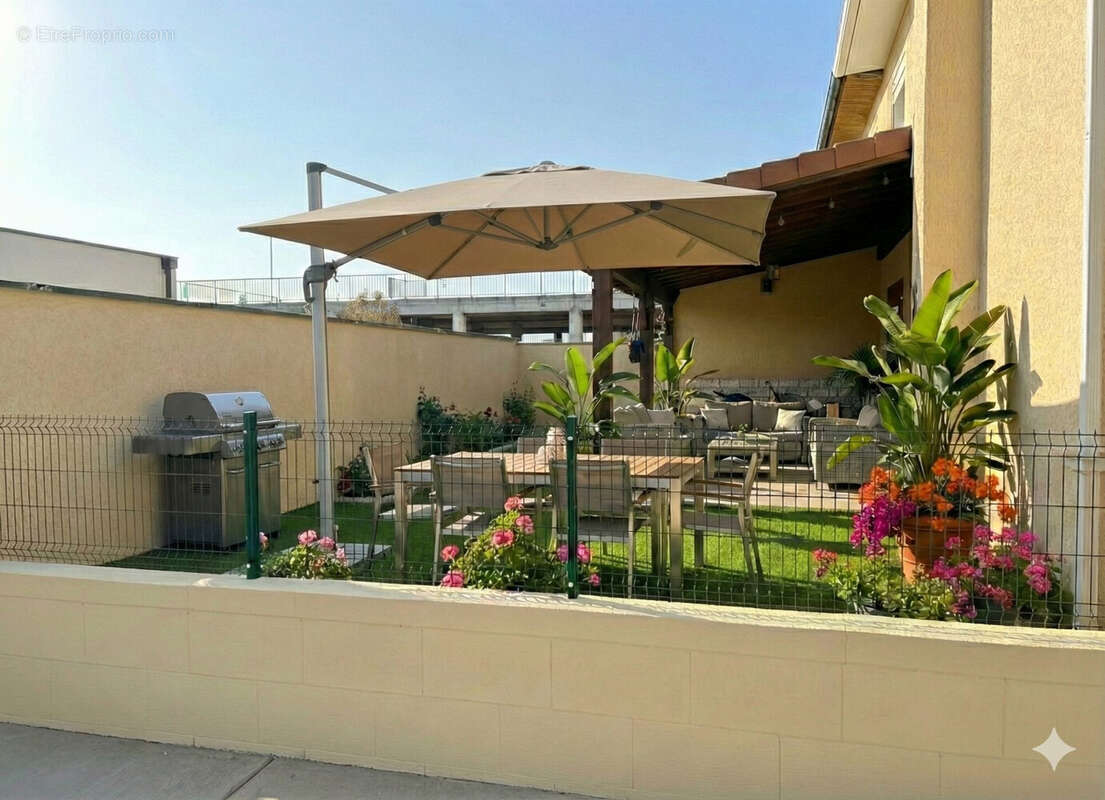 Terrasse Rdc - Maison à DECINES-CHARPIEU