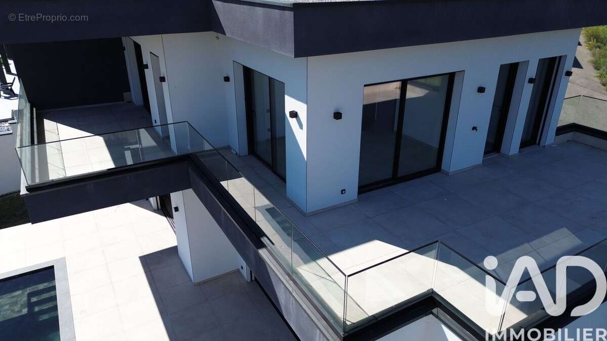 Photo 2 - Maison à ROCHEMAURE