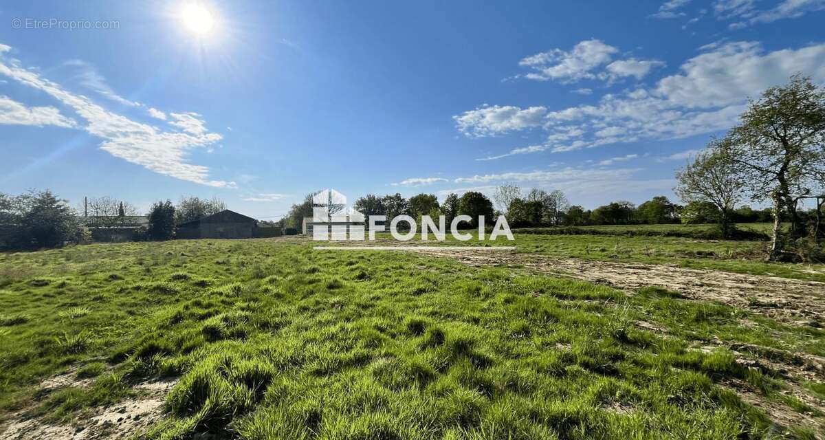 Terrain à TALMONT-SAINT-HILAIRE