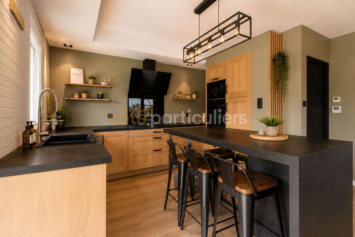 SOUS OFFRE -- Maison familiale 150m² -- Aubigny les Clouzeaux -- 5 chambres --- jardin paysager -- véranda avec spa - photo 5