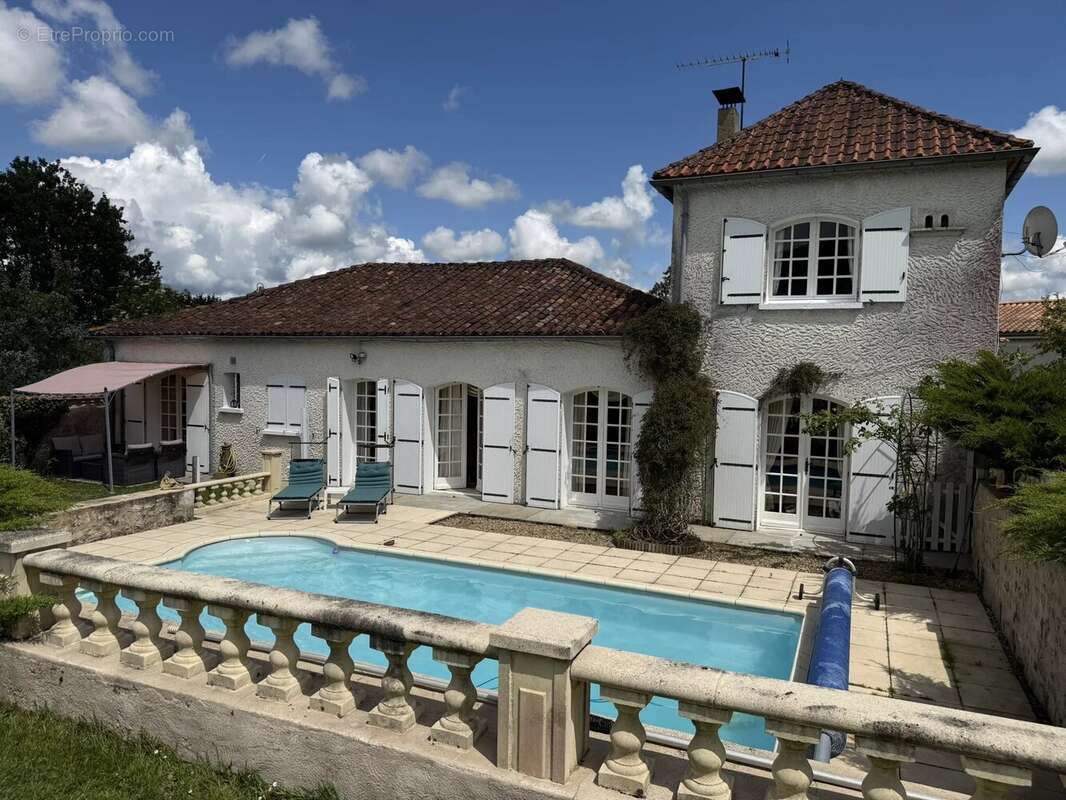 Maison à CHARMANT