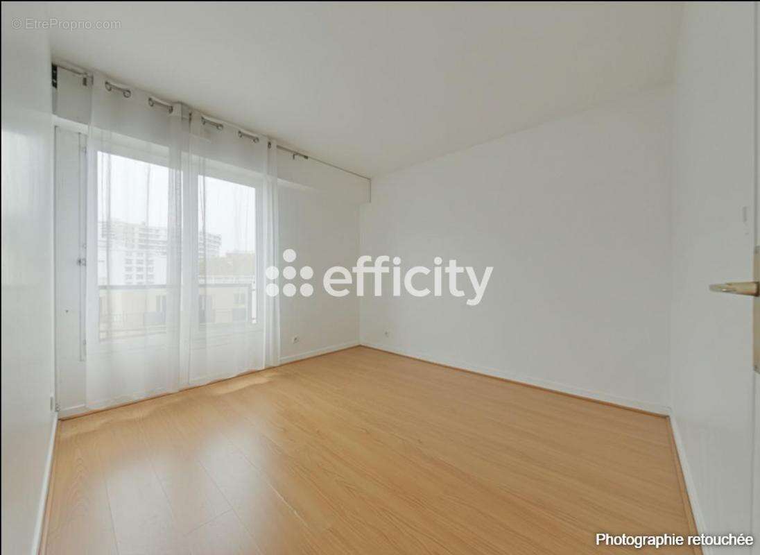 Appartement à COURBEVOIE