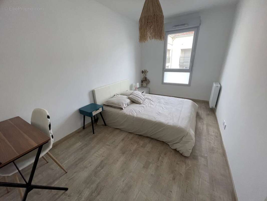 Appartement à PINS-JUSTARET