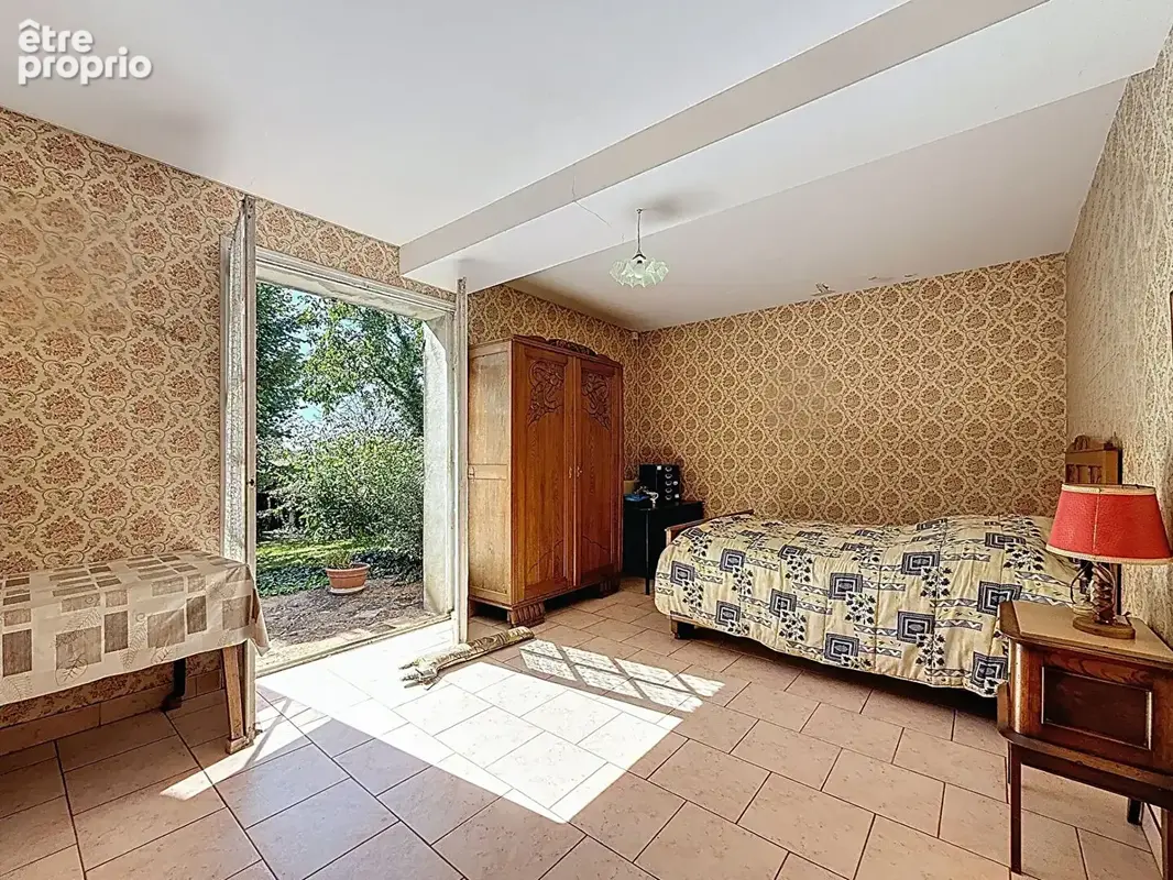 Maison avec dépendances et grand terrain - photo 7