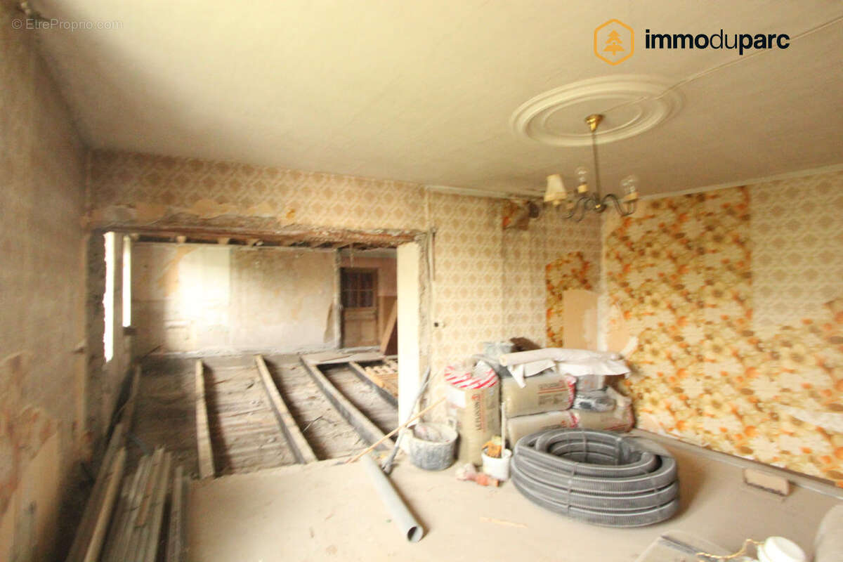 Maison à LESCHERAINES