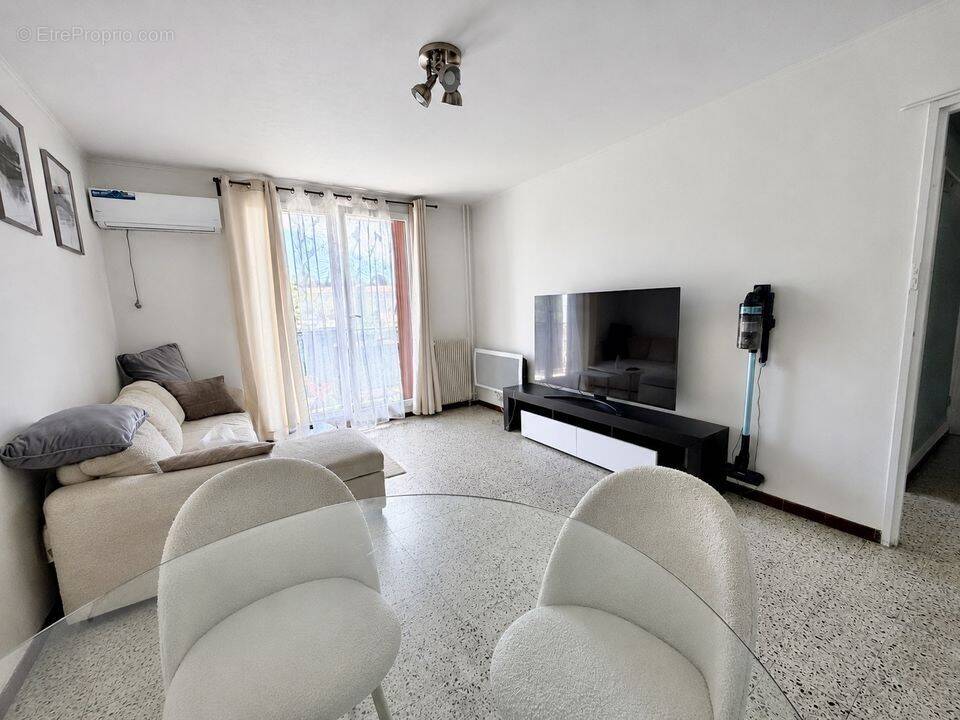 T2- place de parking-loué-13013-commerces - Appartement à MARSEILLE-13E