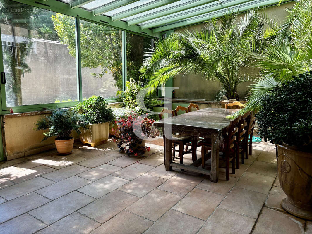 Maison 202 m² à Saint-Remy-De-Provence  - photo 2