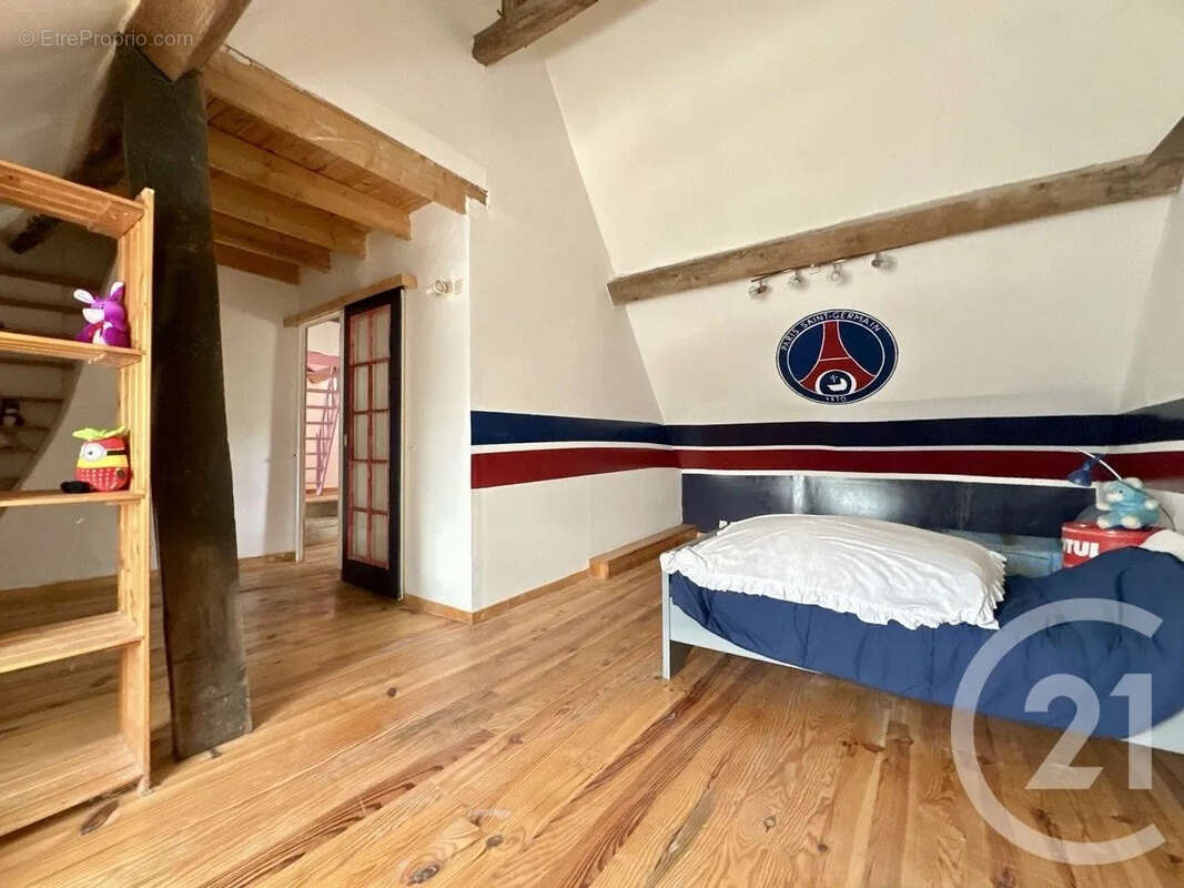 Maison 186 m² à Saint-Pellerin  - photo 7