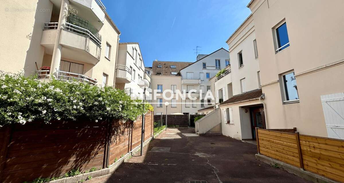 Appartement à SARTROUVILLE