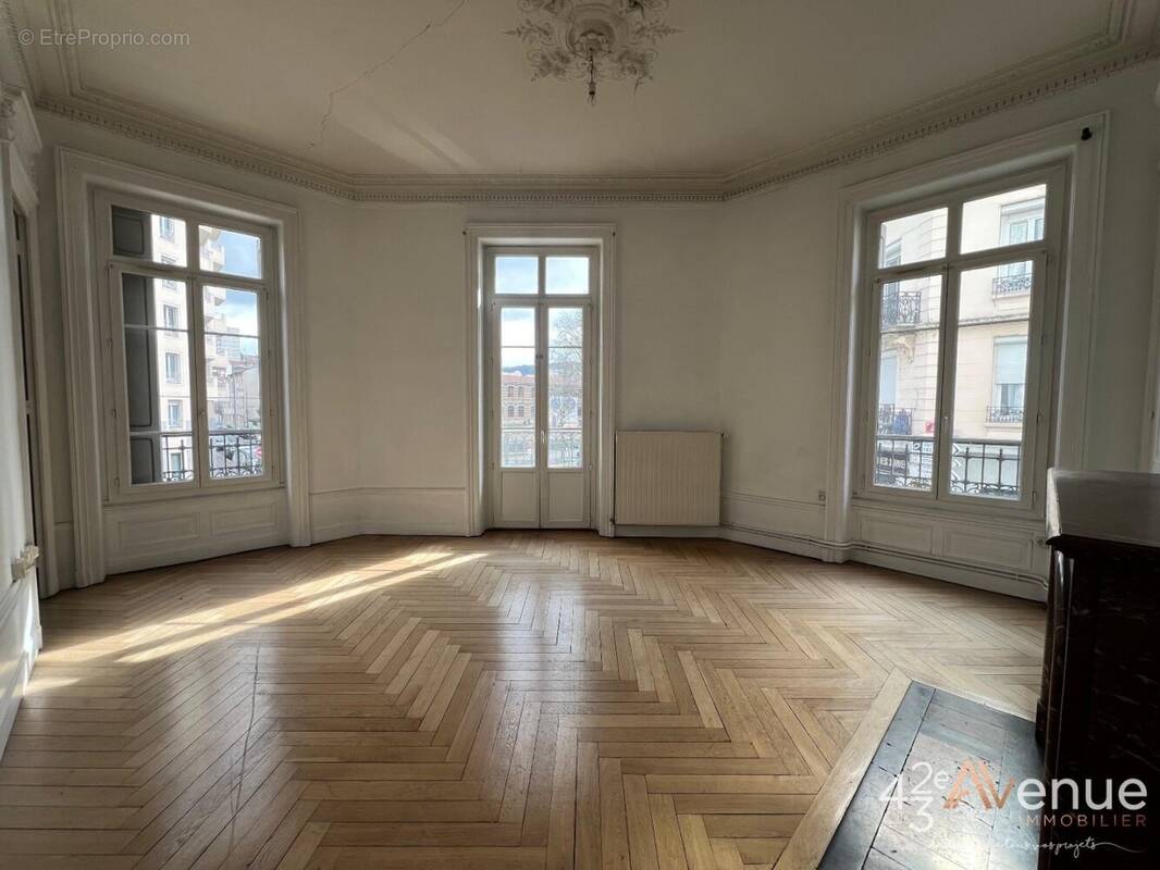 Appartement à SAINT-ETIENNE