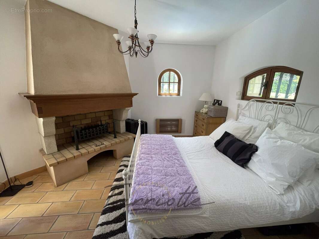 Maison à ALBA-LA-ROMAINE