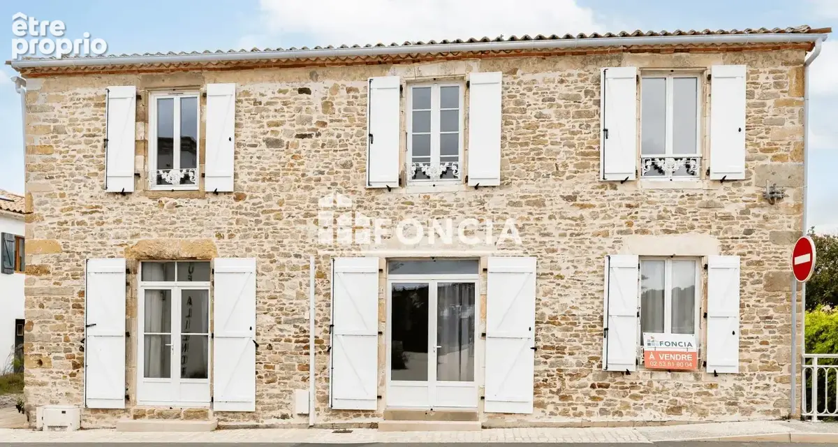 TALMONT-SAINT-HILAIRE - Maison de charme T5 de 133 m2 au coeur de la commune avec terrain de 262m2 - Charme et caractère - photo 14