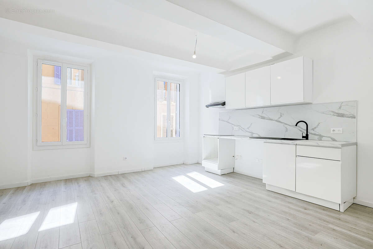 Appartement à SOLLIES-PONT