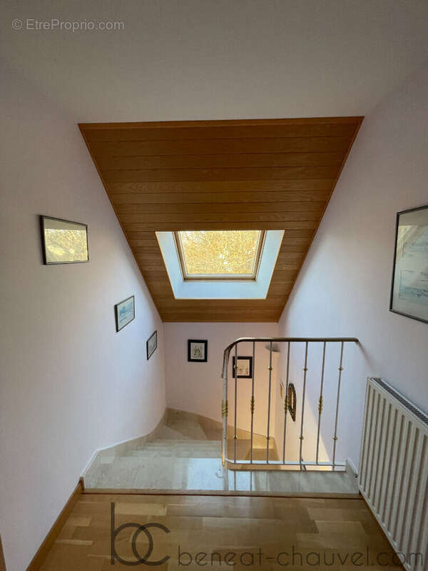Saint-Avé - Maison 7 pièces - 147 m² sur 1500 m² de terrain - photo 9
