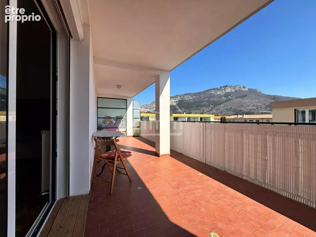 Appartement T5 -100 m² avec grande terrasse - photo 2