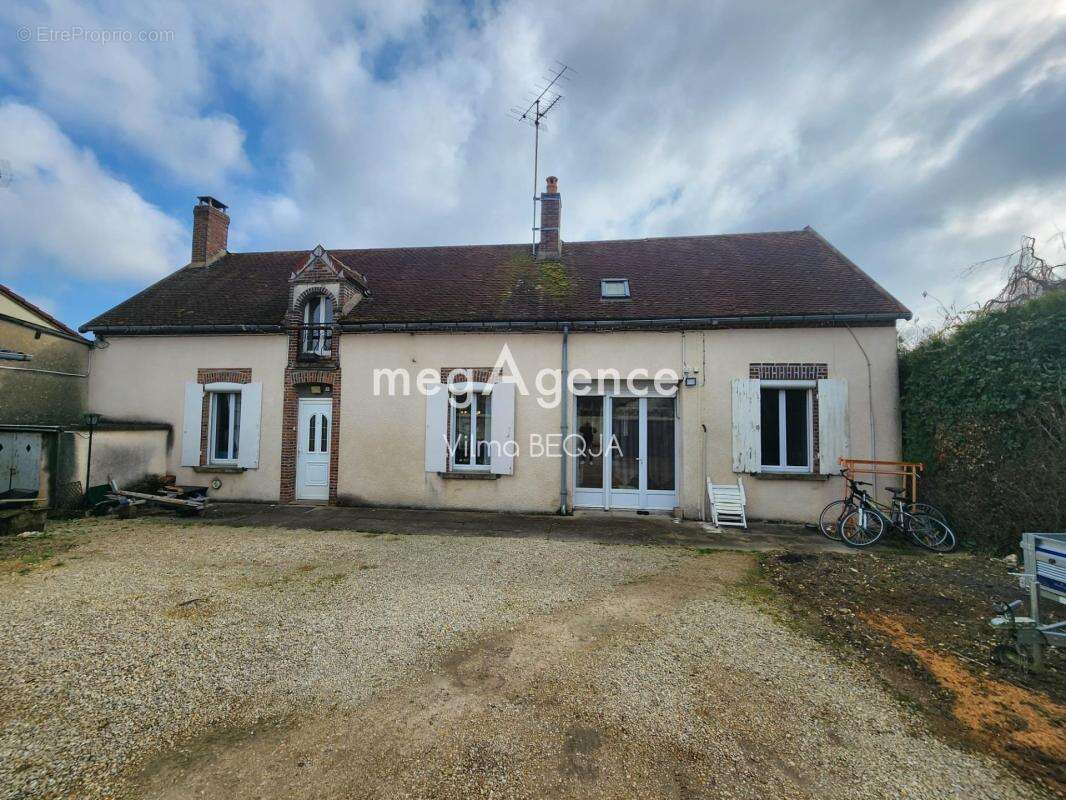 Maison à COURGENAY