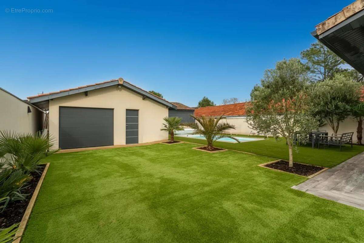 Maison à BLANQUEFORT