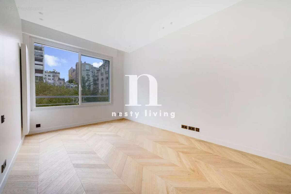 Appartement à PARIS-16E