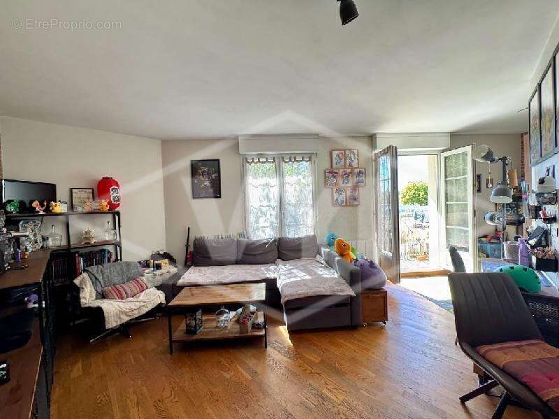 Appartement 52 m² à Combs-La-Ville  - photo 2