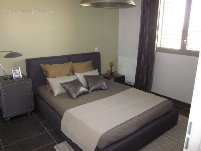 Appartement à VIC-LA-GARDIOLE