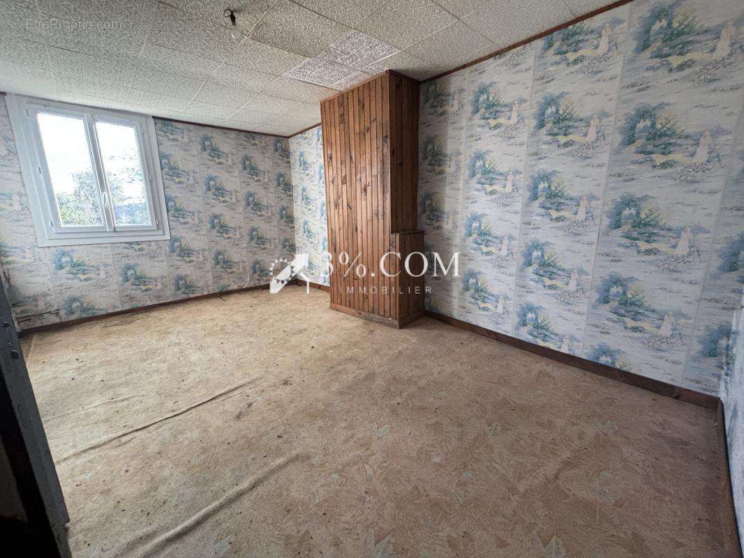 Maison à FEUQUIERES-EN-VIMEU