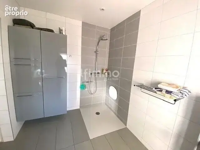 Maison mitoyenne- 286m² habitables sur terrain de 8 ares - photo 4