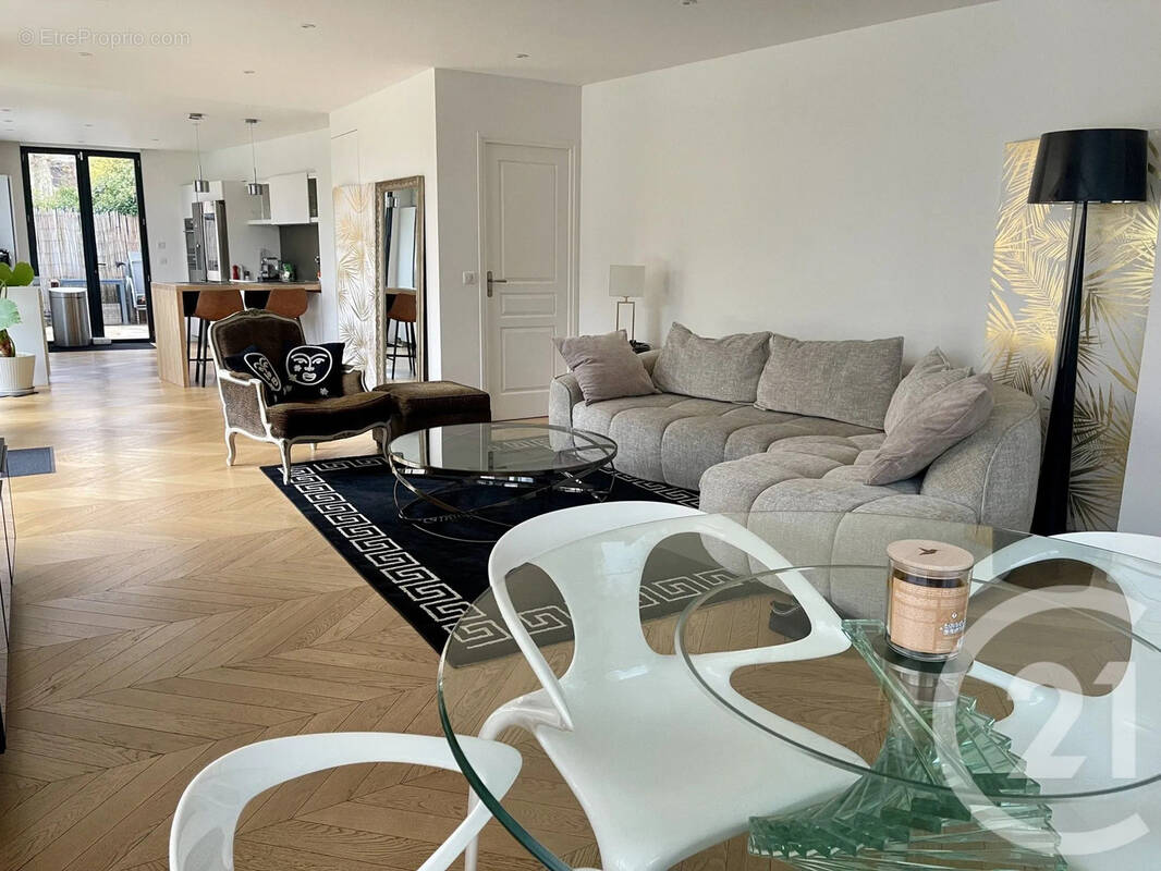 Maison à SAINT-MAUR-DES-FOSSES