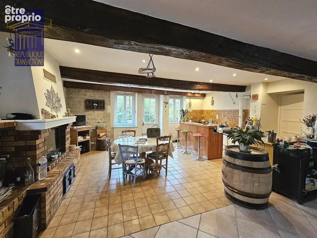 Jolie maison ancienne rénovée avec terrain et dépendance - photo 4
