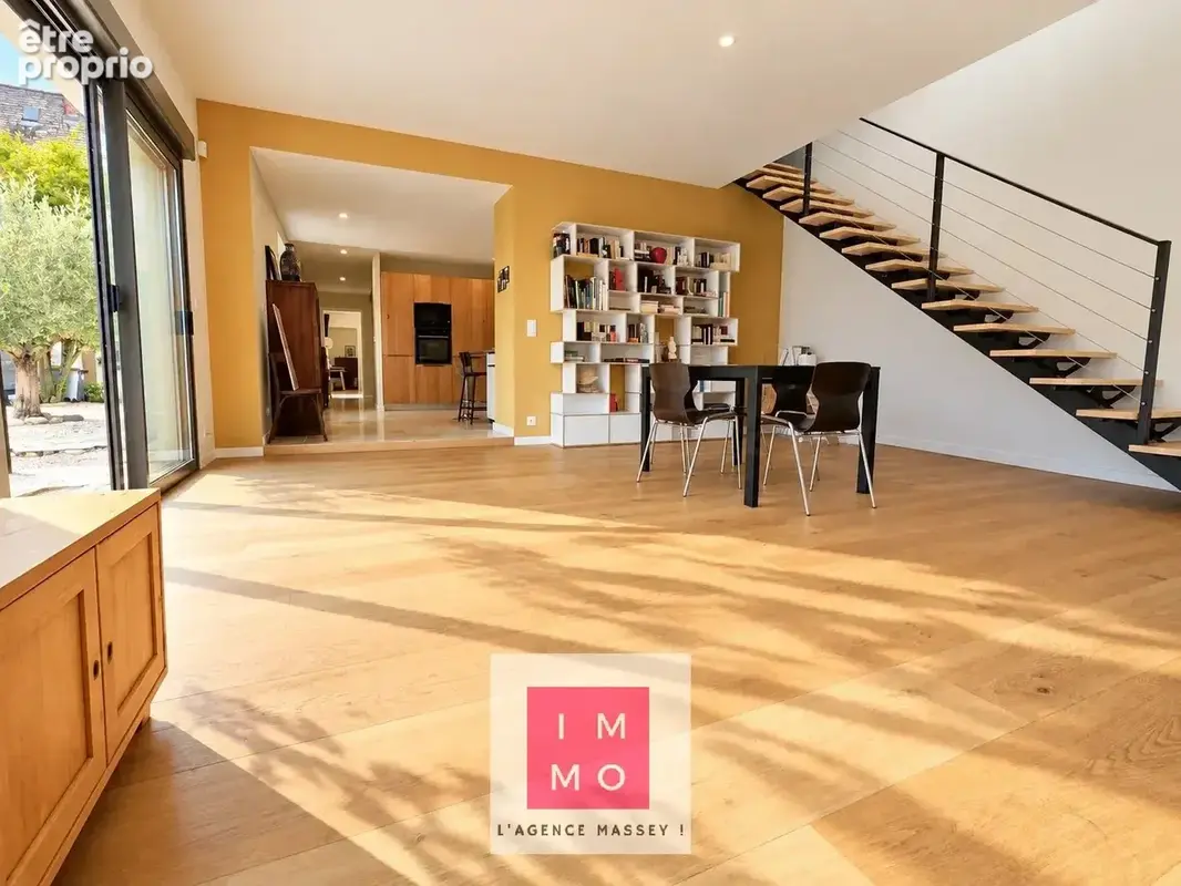 Caractère, charme & esprit contemporain — une demeure de 180 m² à la rénovation très récente, proche des commodités - photo 6