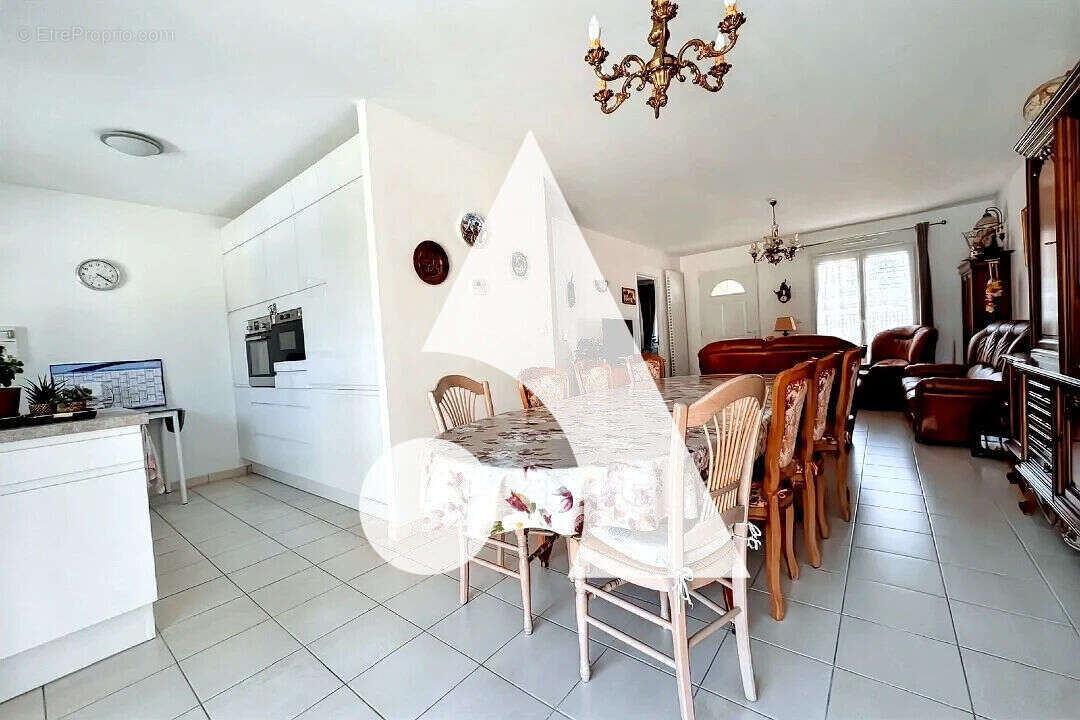 Maison Saint Martin Des Champs 4 pièce(s) 100m² - photo 5