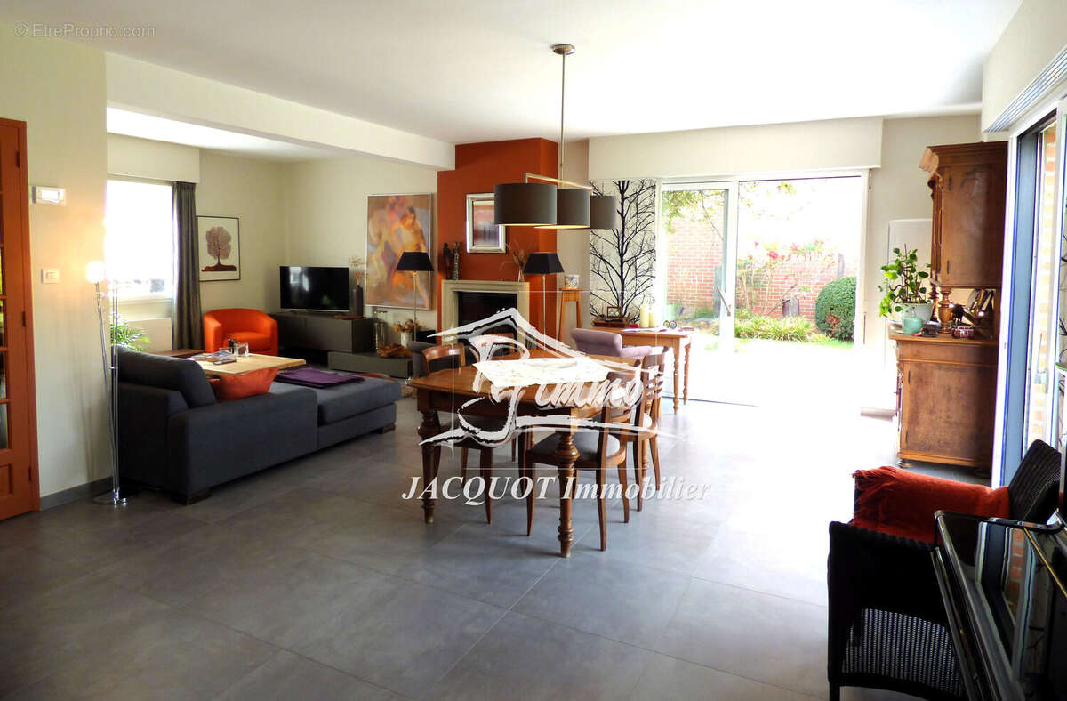 Maison à NEUVILLE-EN-FERRAIN