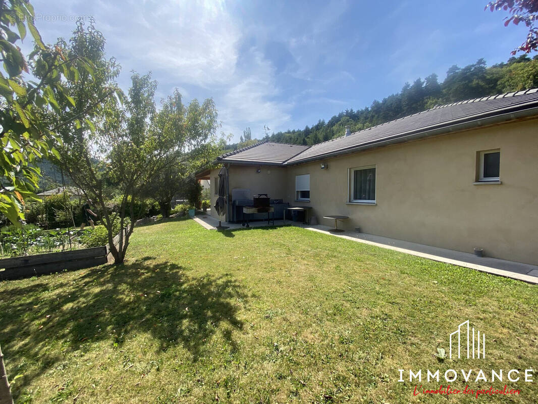 Maison à SAINT-JEAN-DU-BRUEL