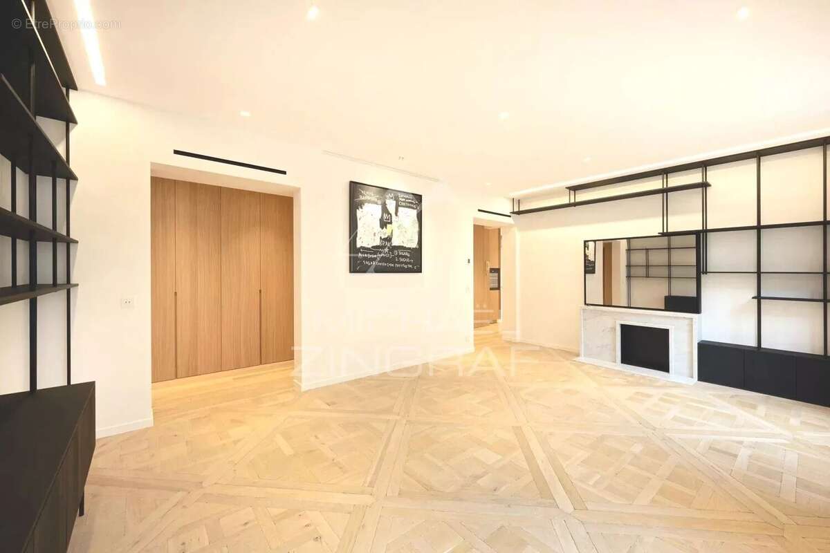 Appartement à PARIS-8E