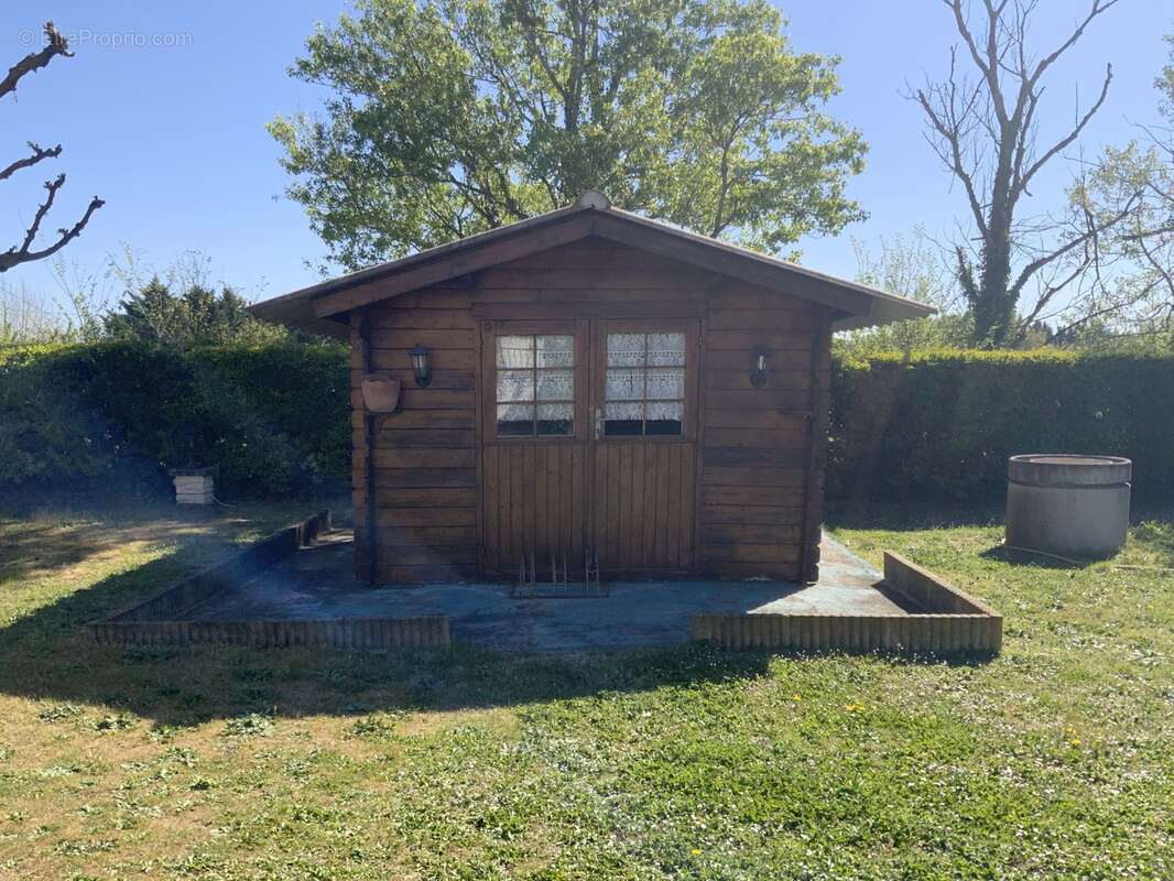 Villa de plain-pied, piscine, terrain paysagé et appartement indépendant. - photo 8