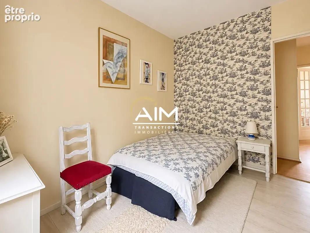 Bel appartement lumineux de 90 m² avec balcon, parking et cave - photo 7