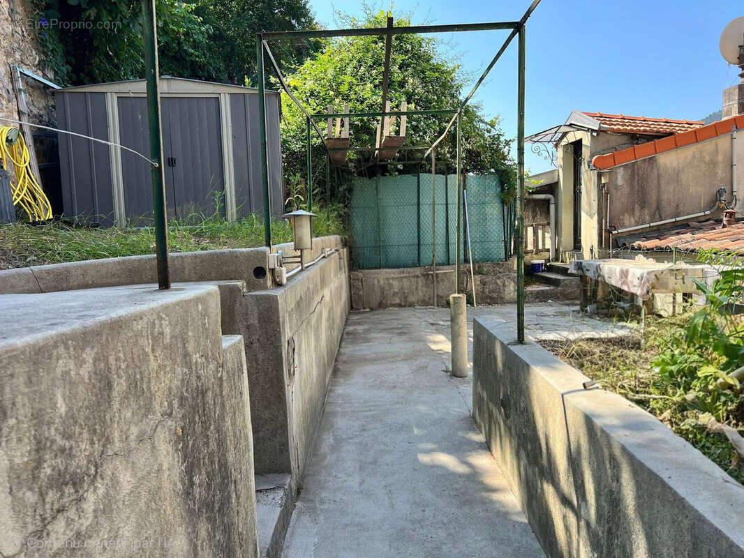 Appartement à CONTES