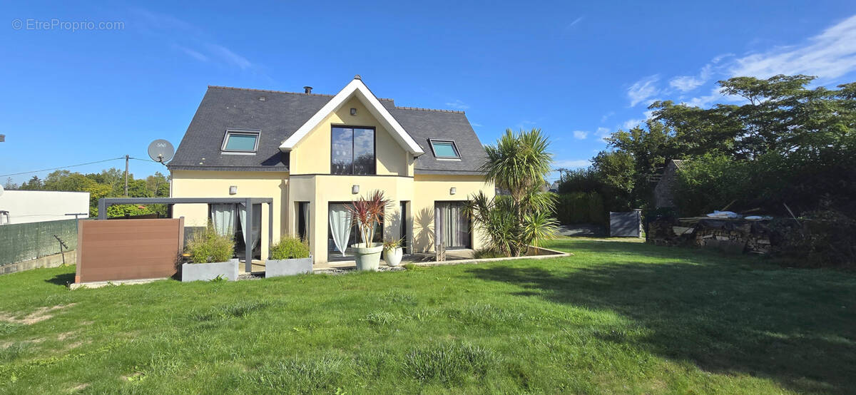 Maison à LE TREVOUX